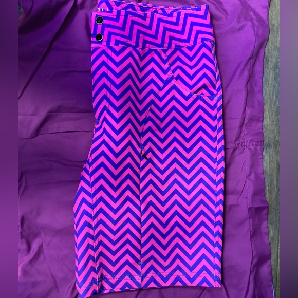 Shredly Women's Athletic Shorts - Pink Chevron - Picture 6 of 6
